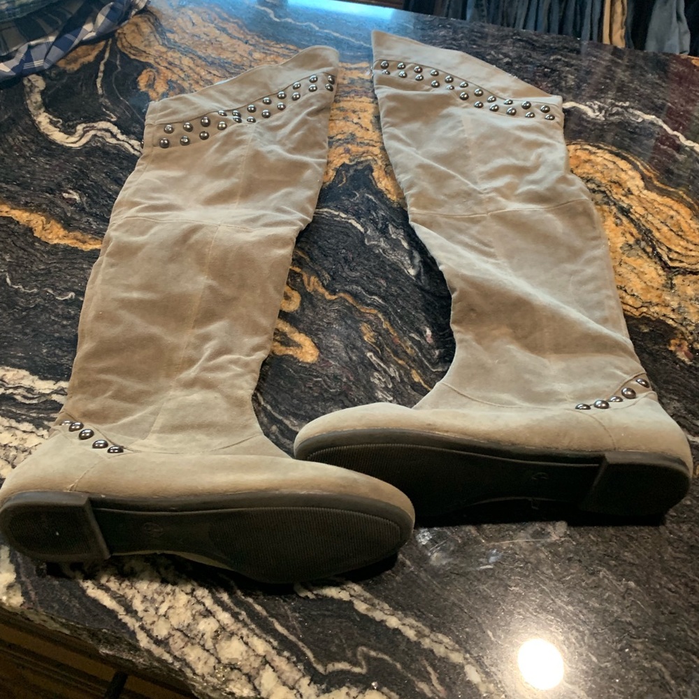 Grey boots